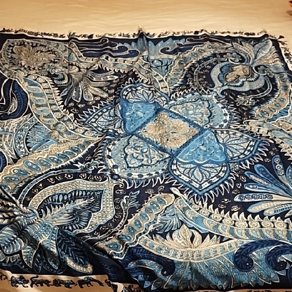 100% Silk CORCIOVO Navy and Cream Paisley Scarf - Picture 6 of 8